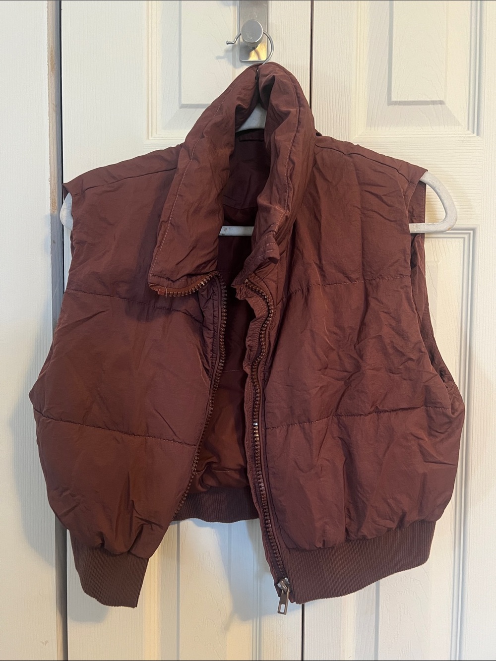 Women's Brown Sleeveless Puffer Vest - Lightweight Quilted Outerwear